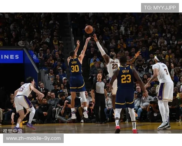 湖人勇士巅峰对决再燃硝烟詹姆斯库里上演传奇较量 湖人勇士巅峰对决再燃硝烟詹姆斯库里上演传奇较量