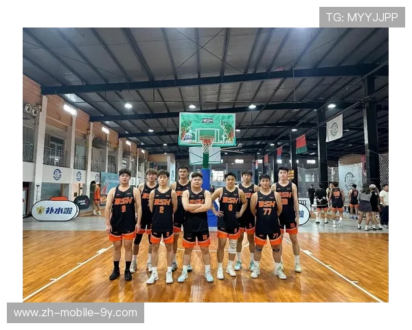 以篮球为纽带探索团队合作与青春奋斗的激情旅程